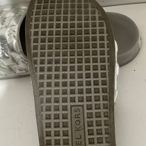 Michael Kors Women's Silver Metallic MK Logo Embossed Slip On Sandals Size 9 - Picture 10 of 11